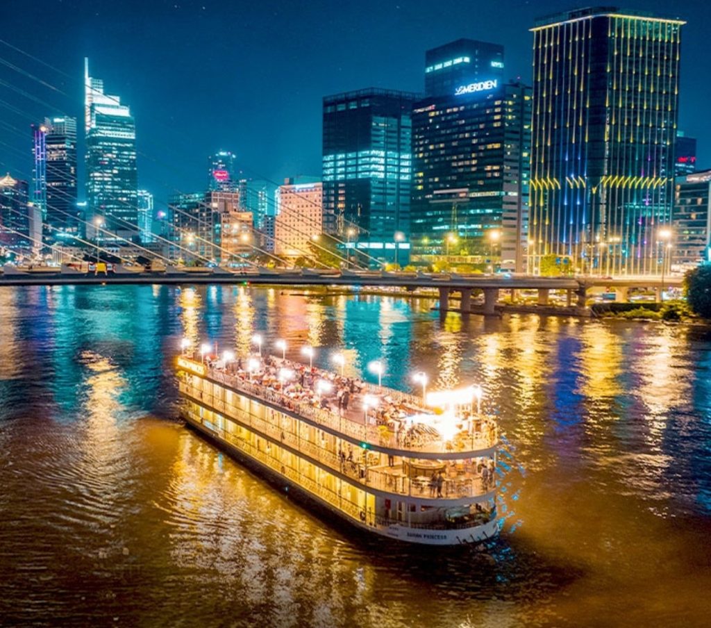 Ужин на корабле Saigon Princess Cruise