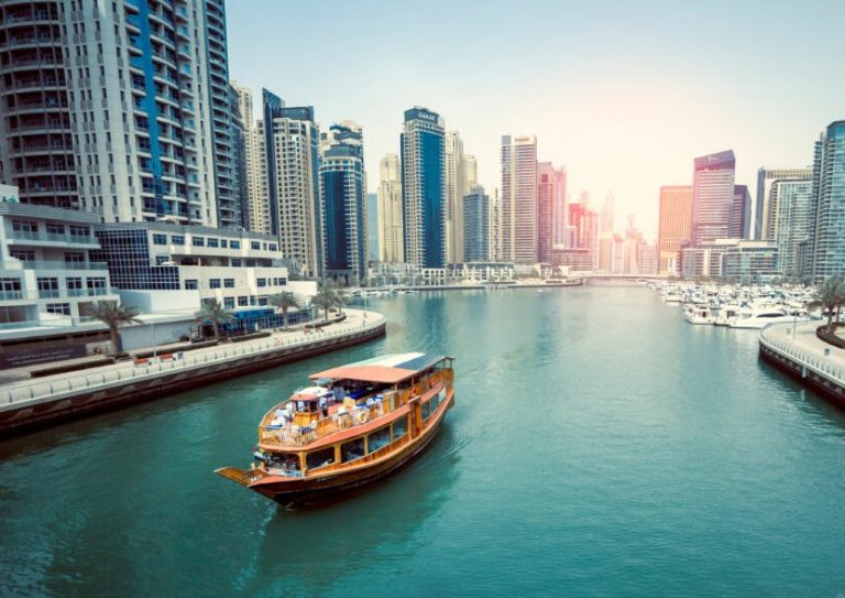 Лодка "Dubai Marina"