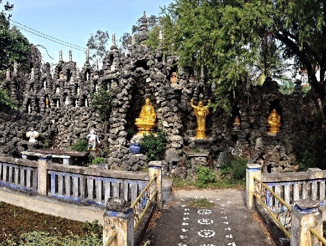 Пагода Очищения от грехов и Лабиринт дракона (Tu Van pagoda & Dragon Labyrinth)